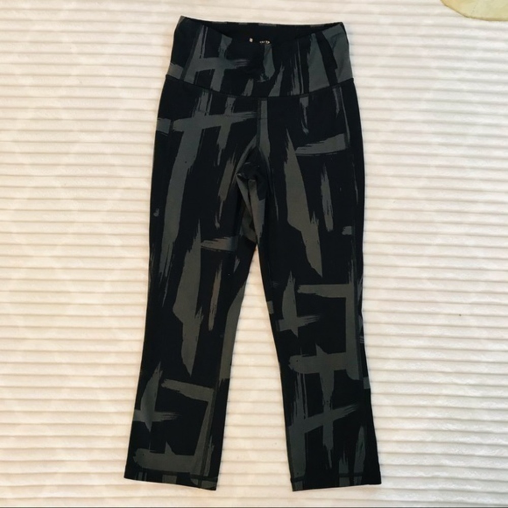 Lucy Activewear Powermax Hatha Capri Leggings Crop Tights Size XS Black Gray